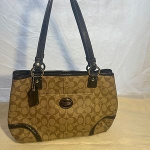 Coach leather shoulder bag. EUC.